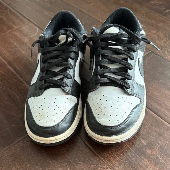 Nike Panda Dunks - Picture 1 of 3